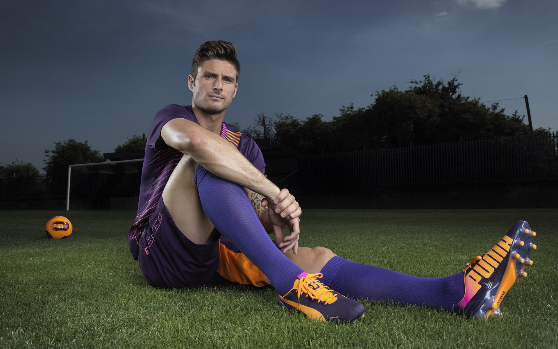 国足高压防守下控球球员选择策略分析，足球高压战术